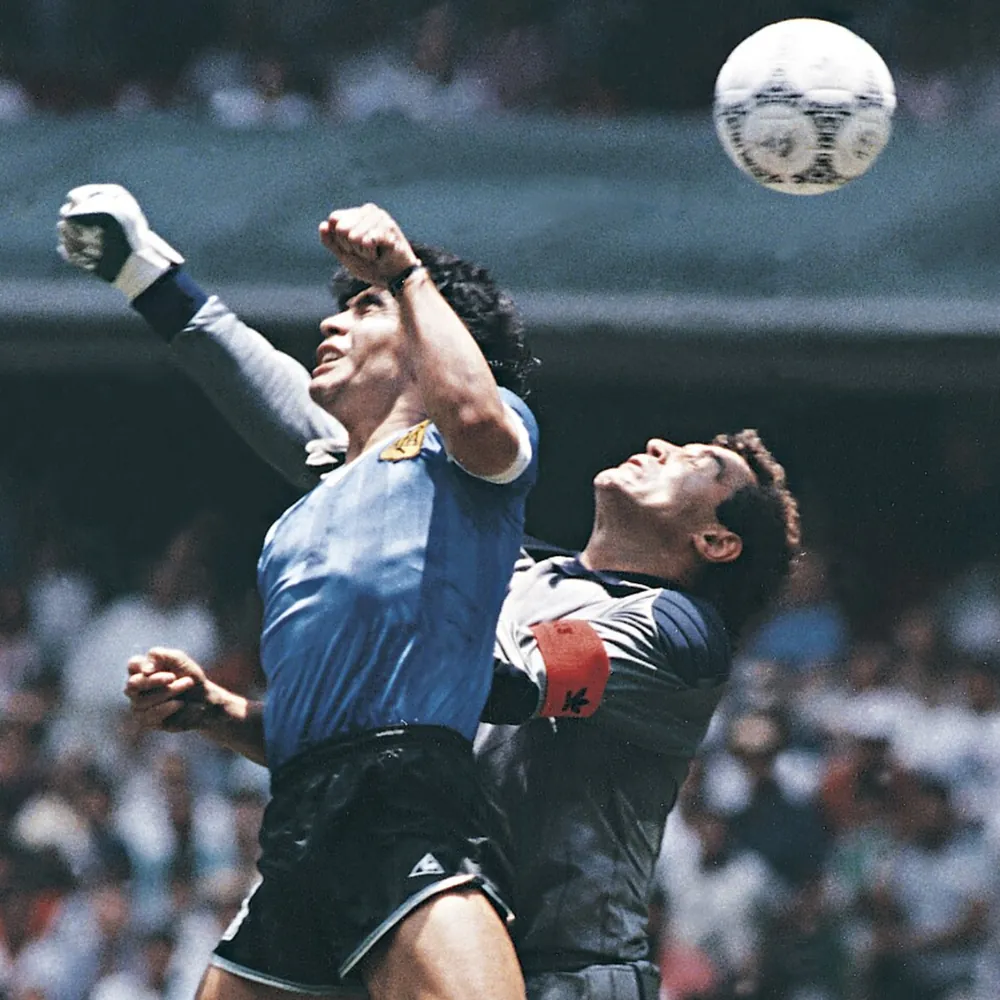 Il pugno di Maradona e Shilton, minuto 51